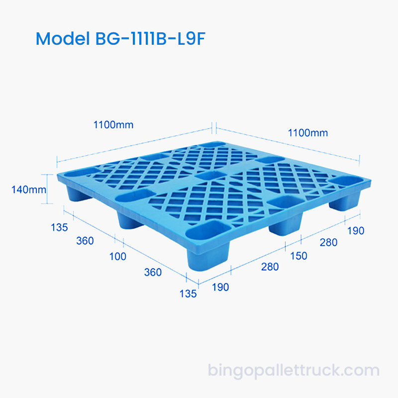 1100x1100 mm-es 9 lábú műanyag raklap raklapemelőhöz és targoncához optimalizálva