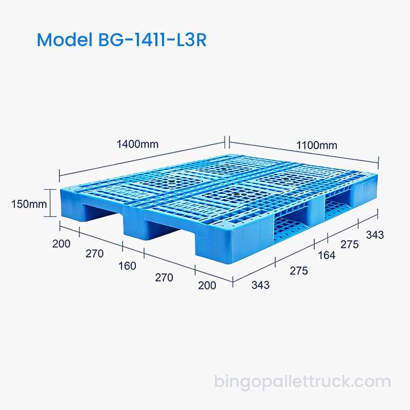 1400x1100 mm-es műanyag raklap 3 futóval a négyirányú targonca behajtáshoz