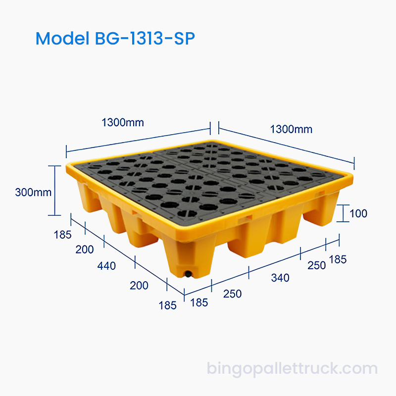 1300x1300 mm-es szivárgásmentes kiömlésgátló raklap 4 dobhoz