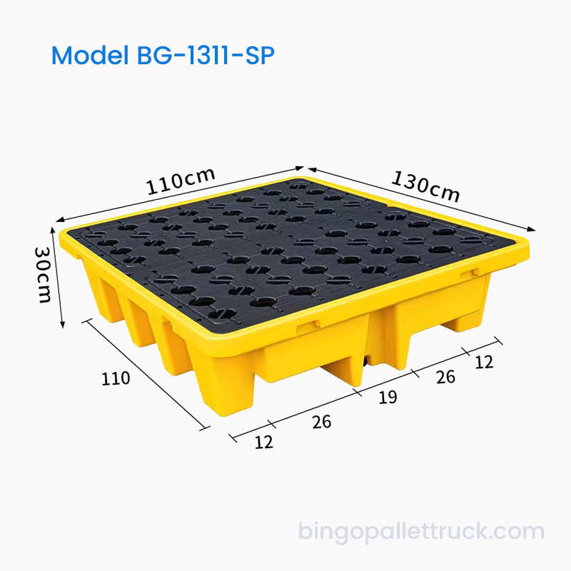 1300x1100 mm-es szivárgásmentes műanyag raklap rácsfelülettel IBC táskákhoz